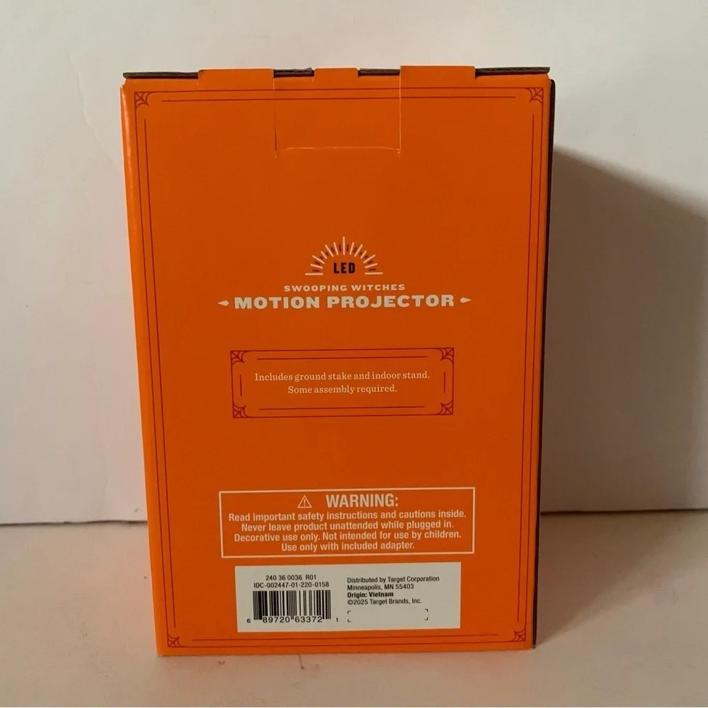 NIB. HYDE & EEK! Swooping Witches Motion Projector